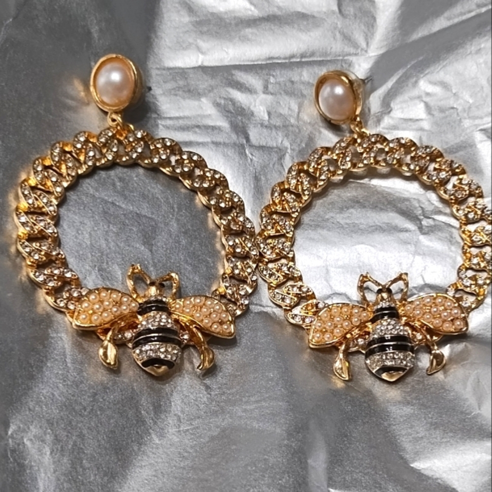 Elegant Gold Bee Hoop Earrings